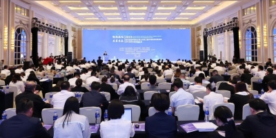 银娱CEG优越会公司与黄冈南湖学院携手参与平湖当局组织的校企科研合作典礼并签定合作和谈